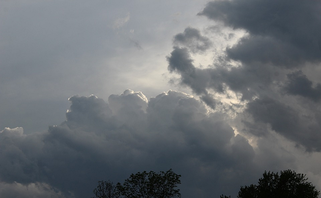 ఆకాశం మొగులేసింది